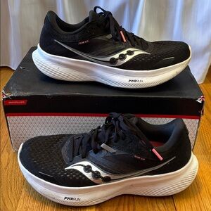 Saucony Black Ride 16 Running Shoes, Women’s size 8